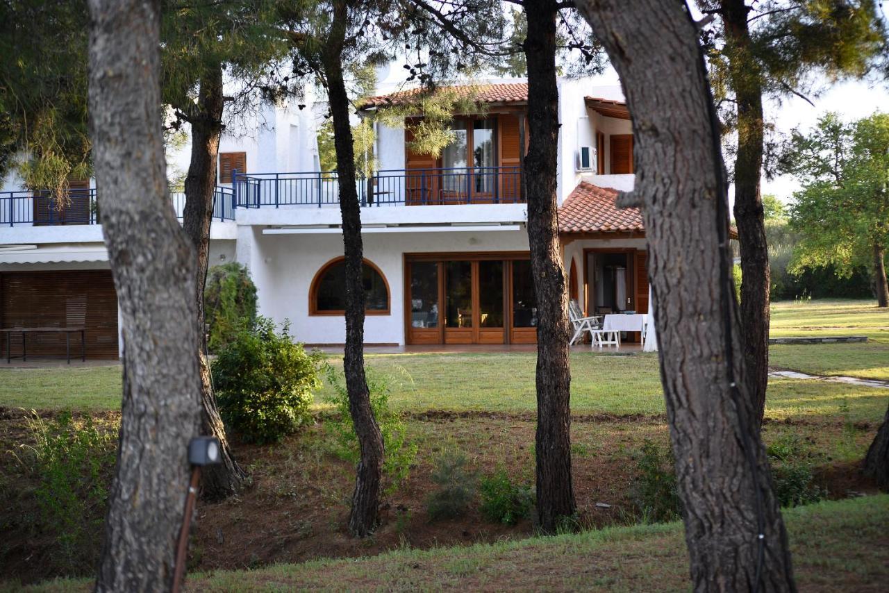 Summerday Villa Private Beach Néa Iráklia Kültér fotó